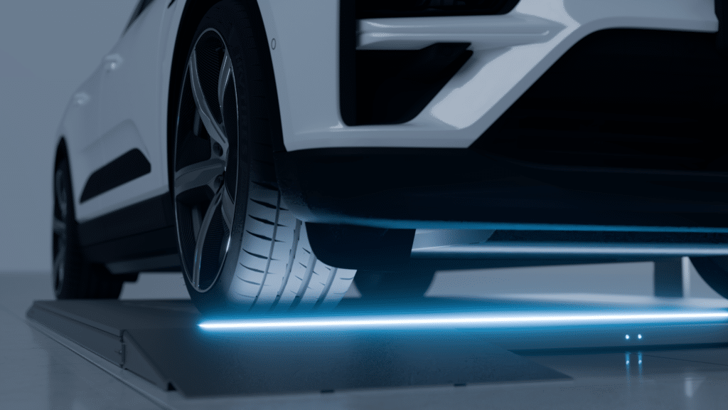 3D-animaatio: auto Spinion kuvausalustalla